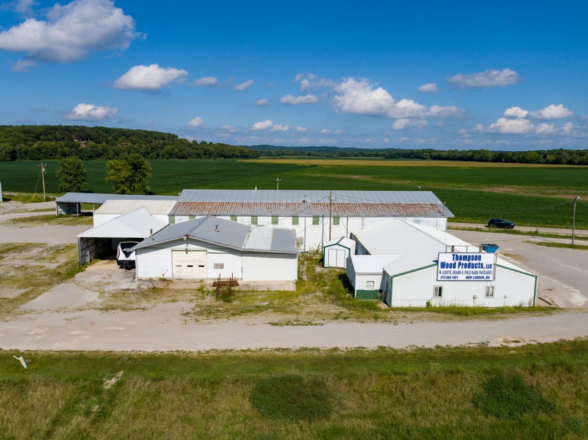 Hwy  61  Commercial Building With Endless Possibilities For Your Business!