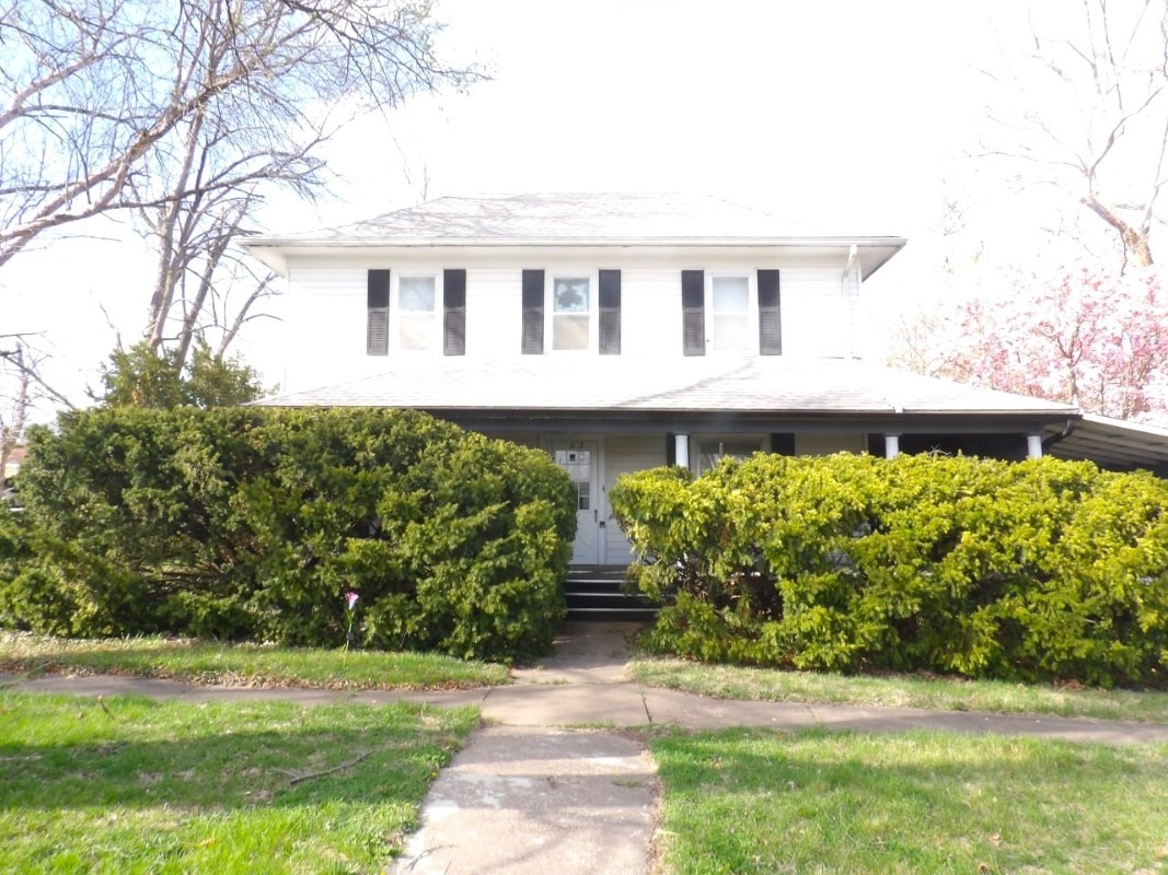 903 E. Randolph St. Edina, Missouri 63537