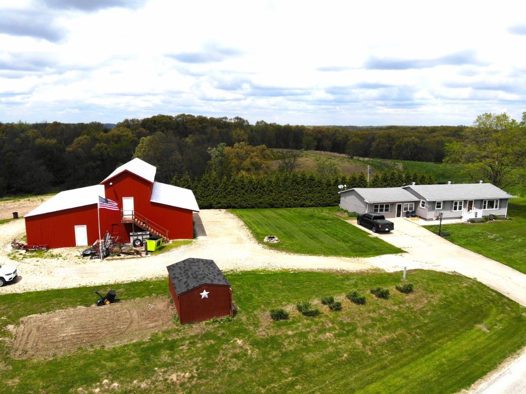 33 Acres & Home For Sale In Pike County, Illinois